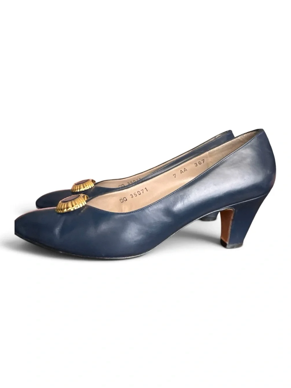 Vintage 70s Salvatore Ferragamo Navy Leather Gold Medallion Pumps 7 AA